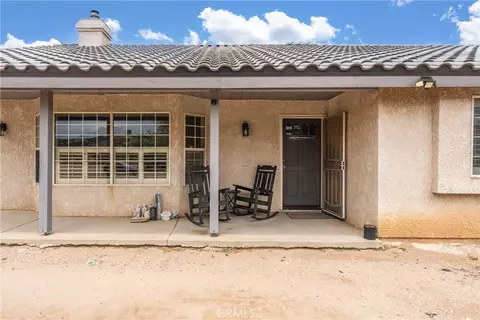 Exterior - 6861 Oak Hill Rd, Oak Hills, CA 92344 photo 2 of 5