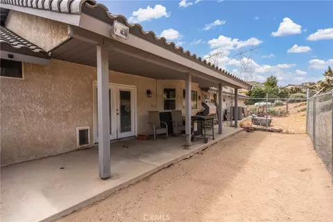 Exterior - 6861 Oak Hill Rd, Oak Hills, CA 92344 photo 4 of 5