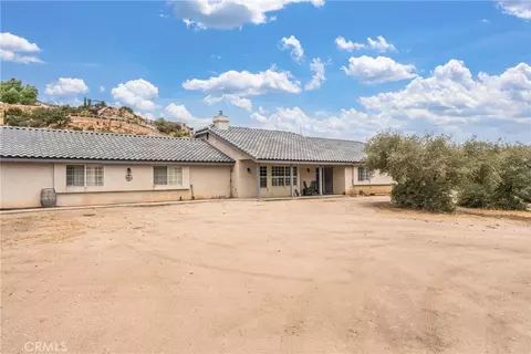 Exterior - 6861 Oak Hill Rd, Oak Hills, CA 92344 photo 1 of 5
