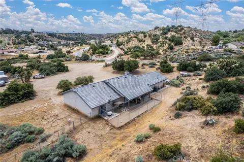 6861 Oak Hill Rd, Oak Hills, CA 92344