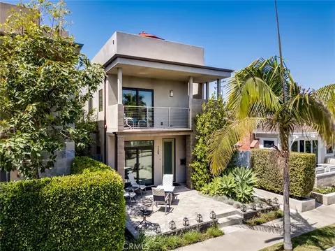 129 Dolphin, Seal Beach, CA 90740