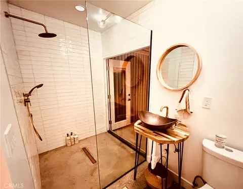 Bath - 60654 Mitch Ln, Landers, CA 92285 photo 3 of 3