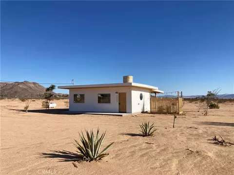 Exterior - 60654 Mitch Ln, Landers, CA 92285 photo 12 of 14