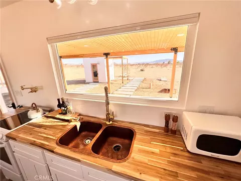 Kitchen - 60654 Mitch Ln, Landers, CA 92285 photo 3 of 6