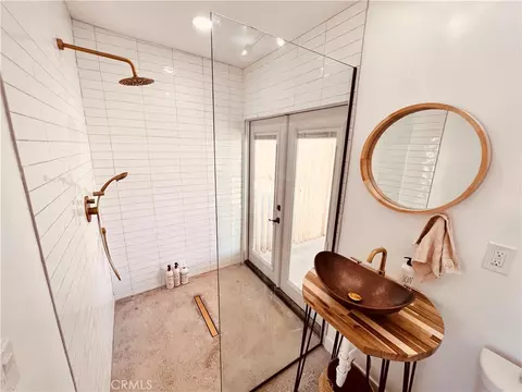 Bath - 60654 Mitch Ln, Landers, CA 92285 photo 2 of 3