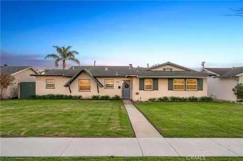 5082 Edinger Ave, Huntington Beach, CA 92649