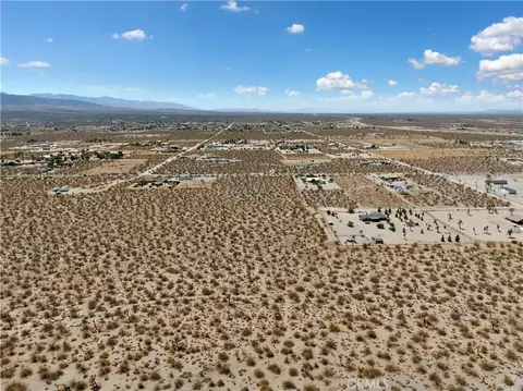 2 Wintergreen Rd, Pinon Hills, CA 92372