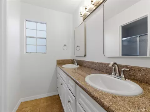 Bath - 1621 Pisco Ln, Oxnard, CA 93035 photo 2 of 3