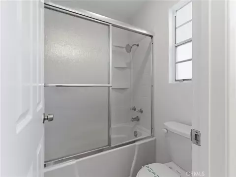 Bath - 1621 Pisco Ln, Oxnard, CA 93035 photo 3 of 3