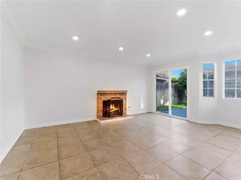 Living - 1621 Pisco Ln, Oxnard, CA 93035 photo 3 of 4