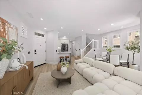 328 Flyers Ln, Tustin, CA 92782