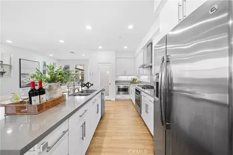 Kitchen - 188 Fixie, Irvine, CA 92618 photo 2 of 2
