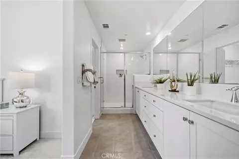 Bath - 208 Yerba, Irvine, CA 92618 photo 1 of 1