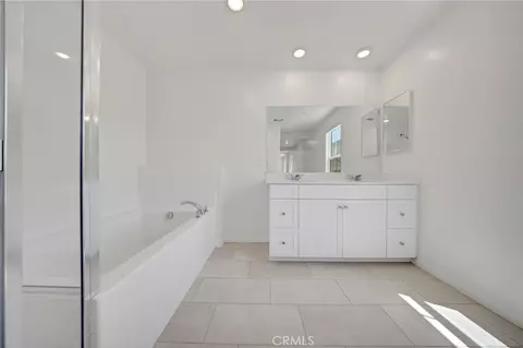 Bath - 7560 Citrusmoon Ct, Riverside, CA 92507 photo 5 of 6