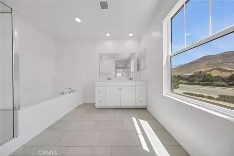 Bath - 7560 Citrusmoon Ct, Riverside, CA 92507 photo 4 of 6