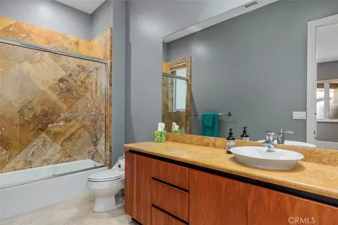 Bath - 28521 Gladstone Ct, Escondido, CA 92026 photo 5 of 5