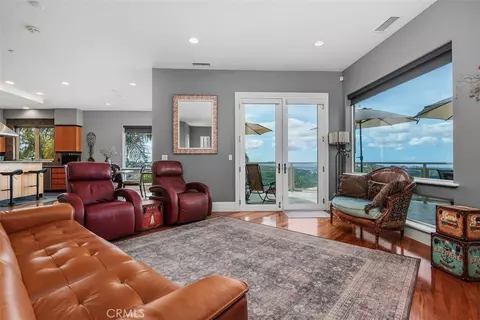 Living - 28521 Gladstone Ct, Escondido, CA 92026 photo 1 of 3