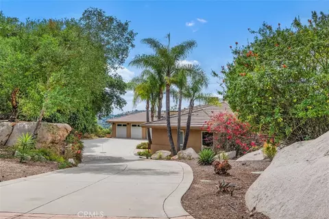 Exterior - 28521 Gladstone Ct, Escondido, CA 92026 photo 3 of 13