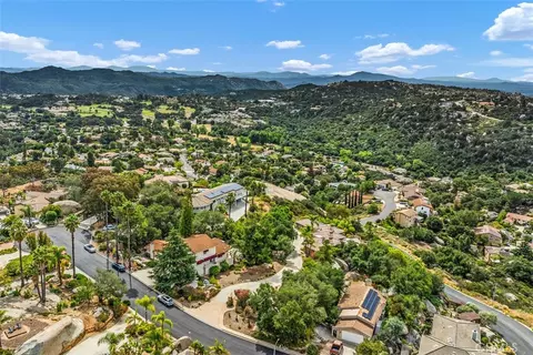 View/Area - 28521 Gladstone Ct, Escondido, CA 92026 photo 5 of 8