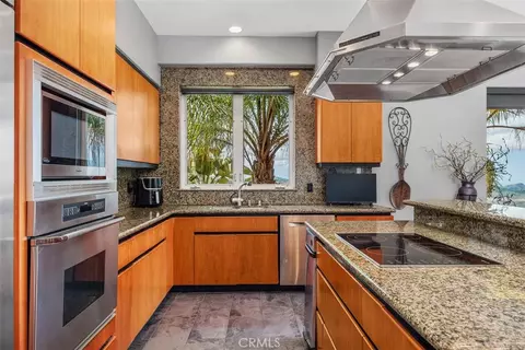 Kitchen - 28521 Gladstone Ct, Escondido, CA 92026 photo 3 of 4