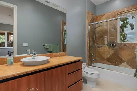 Bath - 28521 Gladstone Ct, Escondido, CA 92026 photo 4 of 5
