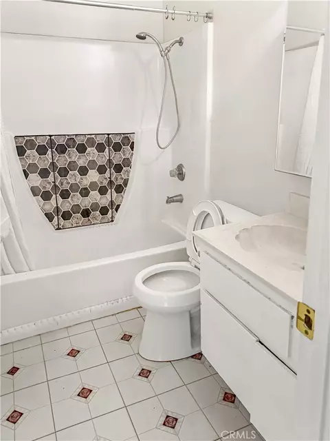 Bath - 720 N Adele St, Orange, CA 92867 photo 6 of 7
