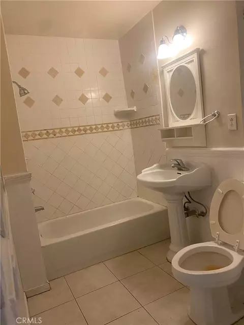 Bath - 43360 7th E, Lancaster, CA 93535 photo 3 of 3