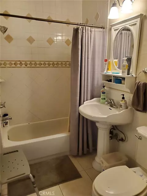 Bath - 43360 7th E, Lancaster, CA 93535 photo 2 of 3