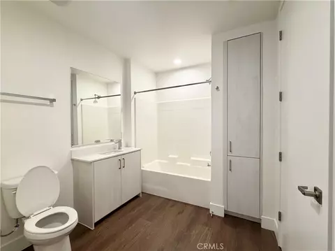 Bath - 709 E Walnut St #222, Pasadena, CA 91101 photo 1 of 1