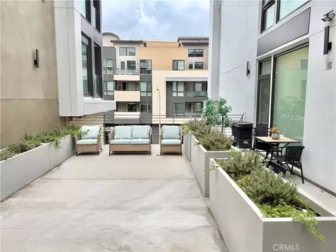 Exterior - 709 E Walnut St #222, Pasadena, CA 91101 photo 2 of 5