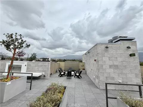 Exterior - 709 E Walnut St #222, Pasadena, CA 91101 photo 3 of 5
