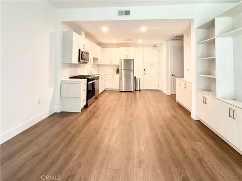 Living - 709 E Walnut St #222, Pasadena, CA 91101 photo 3 of 4