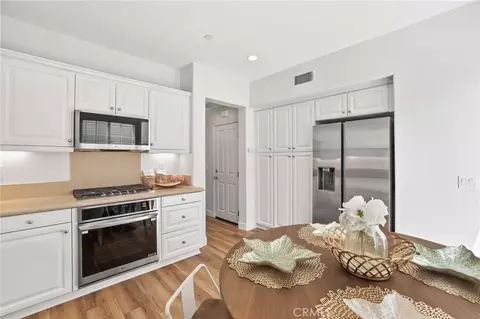 Kitchen - 46 Arborside, Irvine, CA 92603 photo 3 of 3