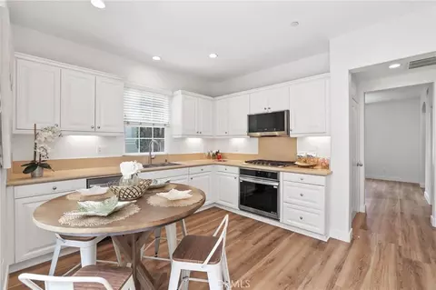 Kitchen - 46 Arborside, Irvine, CA 92603 photo 2 of 3