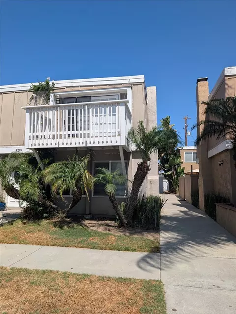 205 13th St #D, Huntington Beach, CA 92648