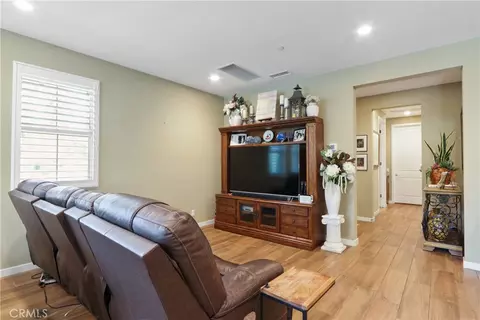 10902 Flora Park Way, Cypress, CA 90720 photo 5