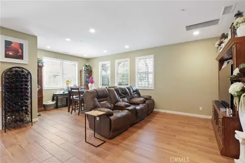 10902 Flora Park Way, Cypress, CA 90720 photo 4