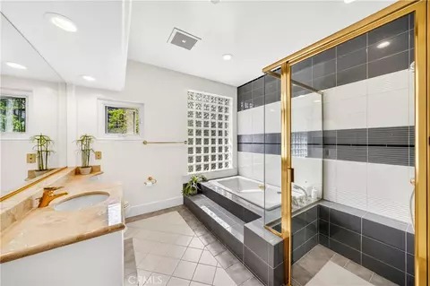 Bath - 931 Hampton, Arcadia, CA 91006 photo 8 of 8