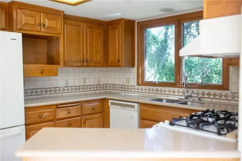 Kitchen - 3415 Caballo, Fallbrook, CA 92028 photo 2 of 3