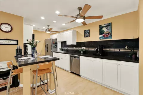 552 N Bellflower #303, Long Beach, CA 90814