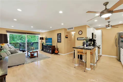 552 N Bellflower #303, Long Beach, CA 90814