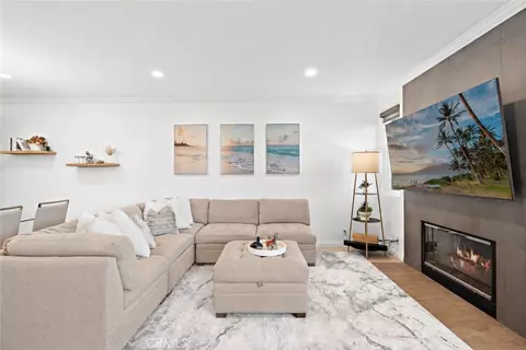 19442 Sunray Ln #103, Huntington Beach, CA 92648