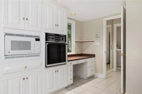 Kitchen - 2086 Playa Rd, Carlsbad, CA 92009 photo 4 of 5