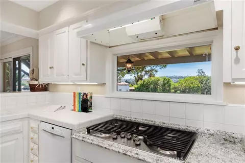 Kitchen - 2086 Playa Rd, Carlsbad, CA 92009 photo 2 of 5