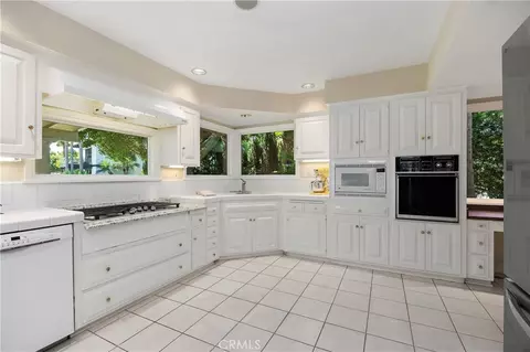 Kitchen - 2086 Playa Rd, Carlsbad, CA 92009 photo 3 of 5