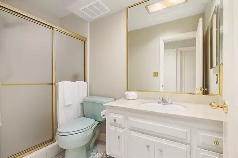 Bath - 2086 Playa Rd, Carlsbad, CA 92009 photo 4 of 4