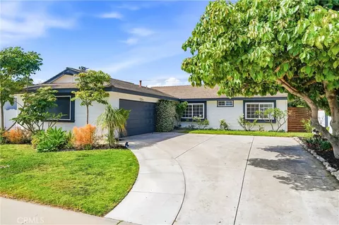 6051 Kimberly Dr, Huntington Beach, CA 92647
