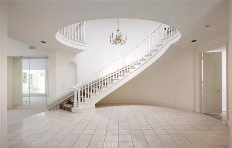 2 Chatham Ct, Newport Beach, CA 92660