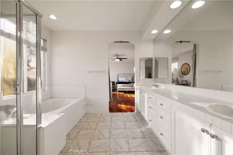Bath - 16275 Crescent Moon Ct, Riverside, CA 92503 photo 6 of 6