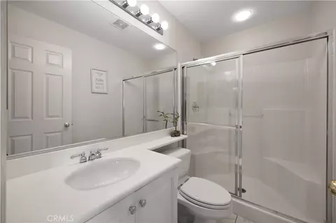 Bath - 16275 Crescent Moon Ct, Riverside, CA 92503 photo 1 of 6